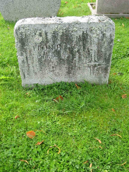 Grave number: F 13    21