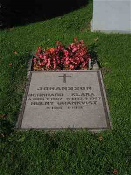 Grave number: F 19   103-105