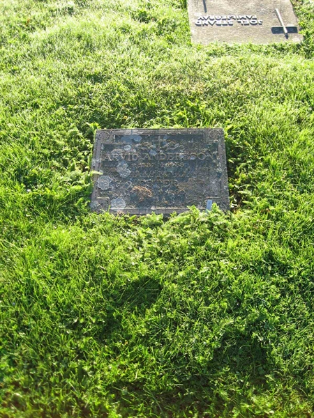 Grave number: F 18   166-167