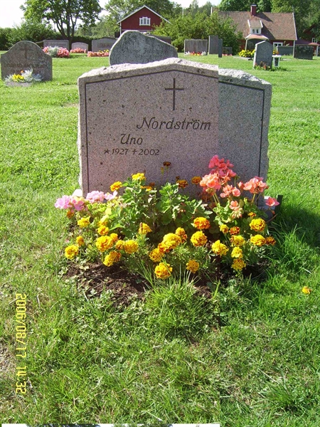 Grave number: F 04   102-103