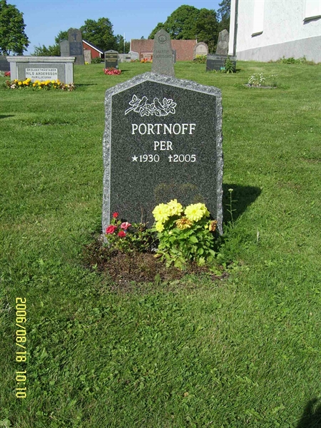 Grave number: F 04   151-152