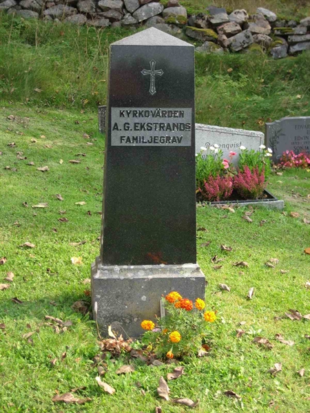 Grave number: K   115-116