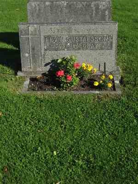 Grave number: F 19   113-114