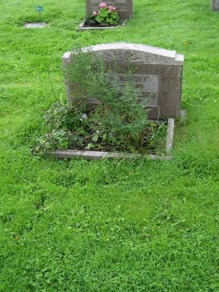 Grave number: F 10   143