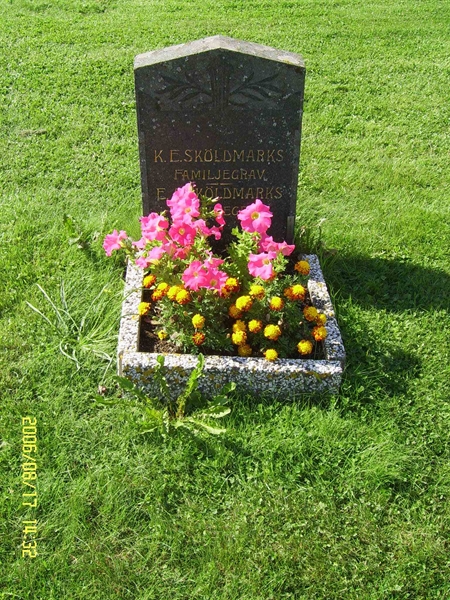 Grave number: F 04   100-101