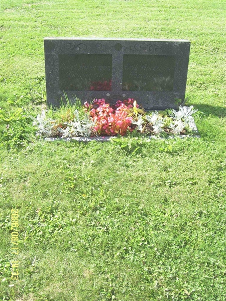 Grave number: F 04   107-108