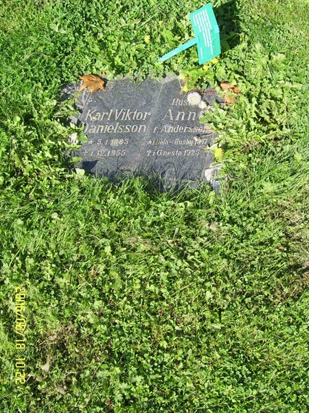 Grave number: F 04   266-267