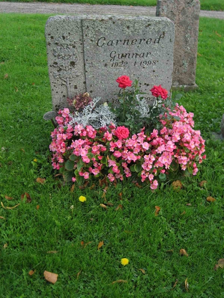 Grave number: F 14     9