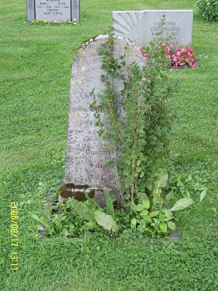 Grave number: F 03    17-18