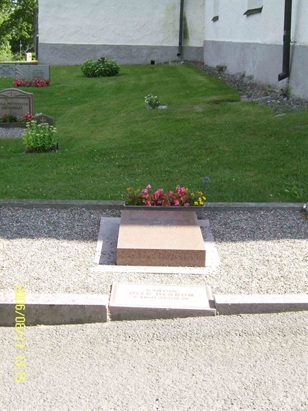 Grave number: F 03    42-43