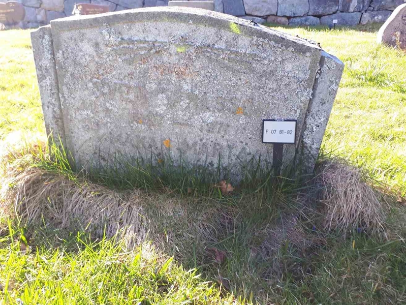 Grave number: F 07    81-82