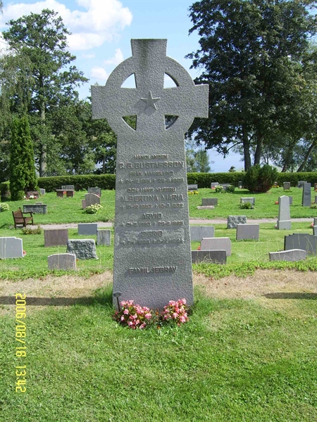 Grave number: F 05     7-8