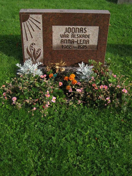 Grave number: F 10    43-44