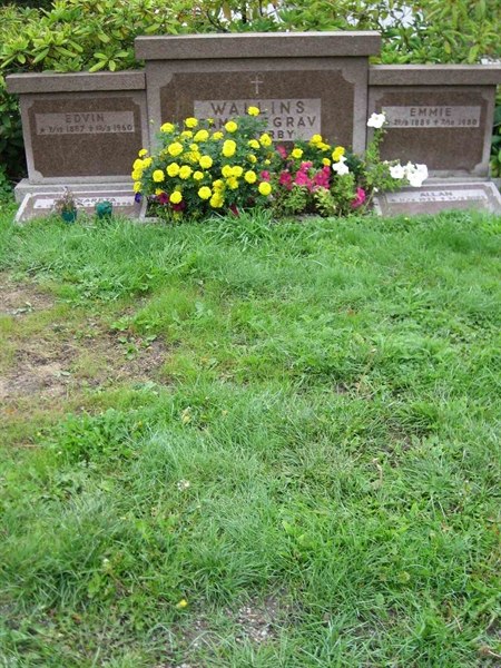 Grave number: F 08   143-145