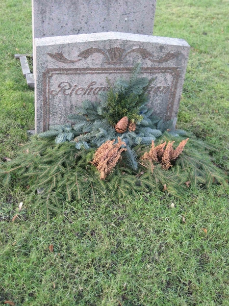 Grave number: F 18   181-182