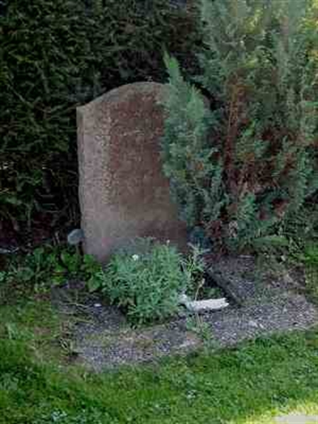 Grave number: F 21    27-28