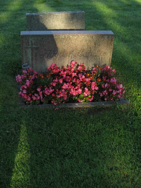Grave number: F 18   183-184
