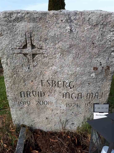 Grave number: F 09    37-38