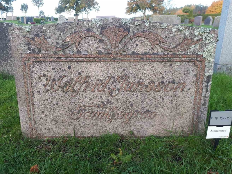 Grave number: F 19   157-158