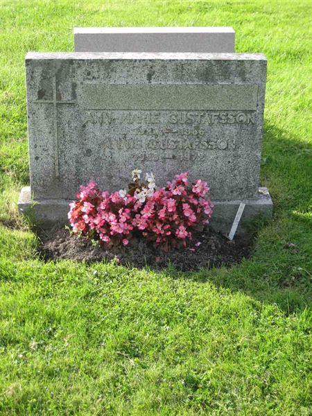 Grave number: F 18   157-158