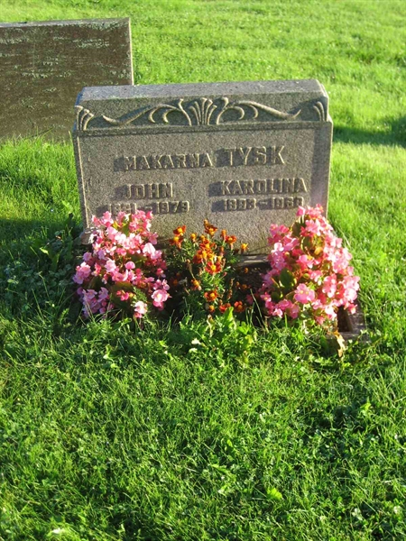 Grave number: F 18   219-220