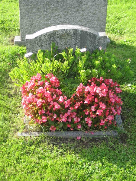 Grave number: F 18   131-132