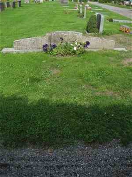 Grave number: F 16    52-53