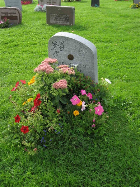 Grave number: F 10   282-283