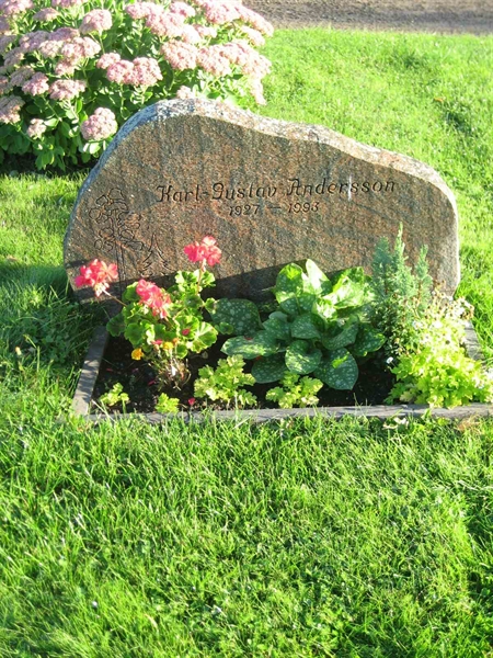 Grave number: F 18   230-231