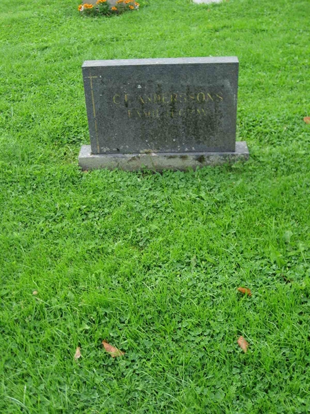 Grave number: F 10   152-153