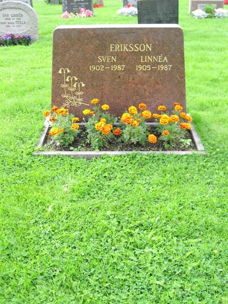 Grave number: F 10   284-285