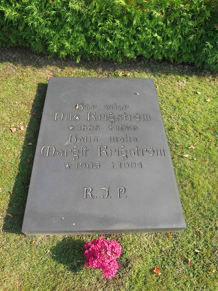 Grave number: HK C   211, 212