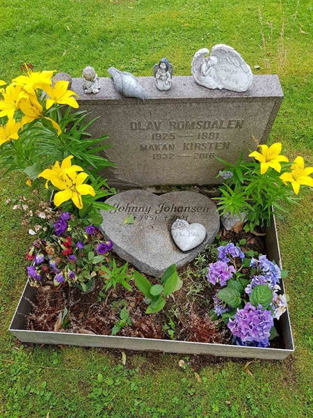 Grave number: Jä 05    44-45