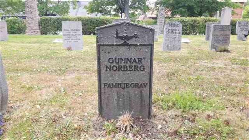 Grave number: 1 1   998