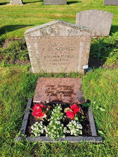 Grave number: kö 01 08   222-223