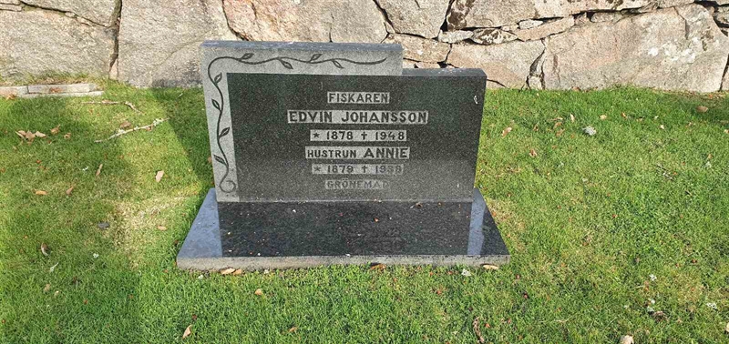 Grave number: GM 001  2012, 2013