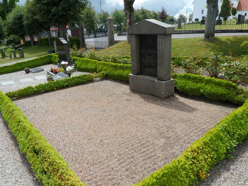 Grave number: ÖV F    23, 24, 25