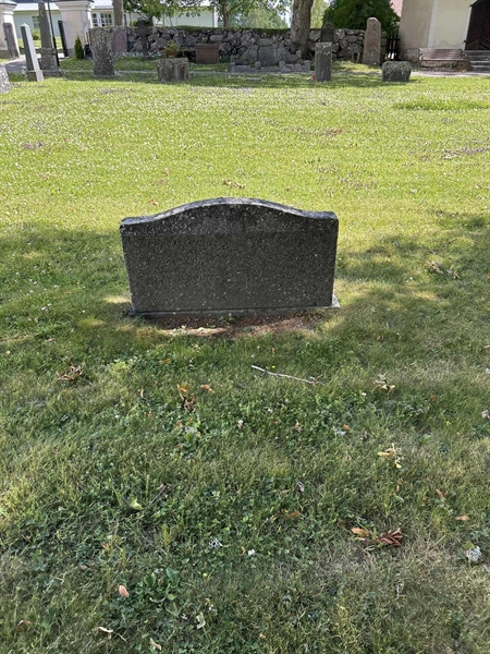 Grave number: 2 G  793-795