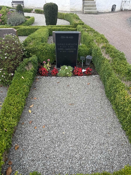 Grave number: GR D    49