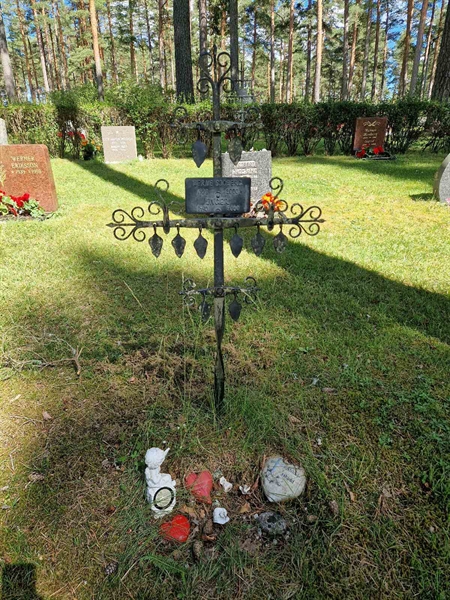 Grave number: 1 KV.8   223