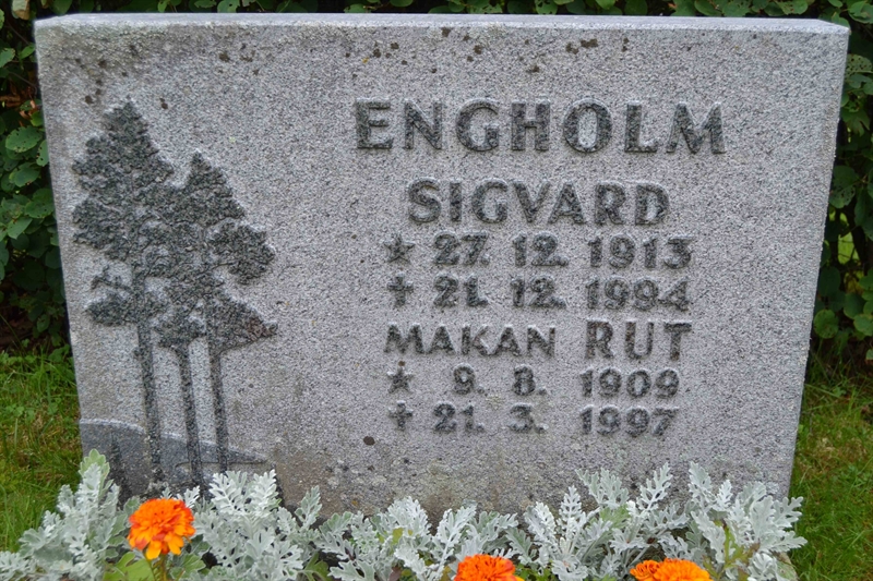 Grave number: 12 1   105-106
