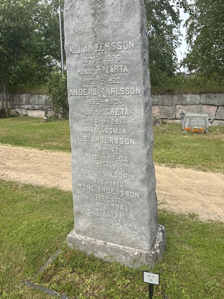 Grave number: 003 B    50