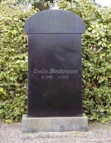 Grave number: BK H    11, 12