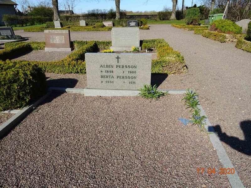 Grave number: NK 4 DE    11, 12