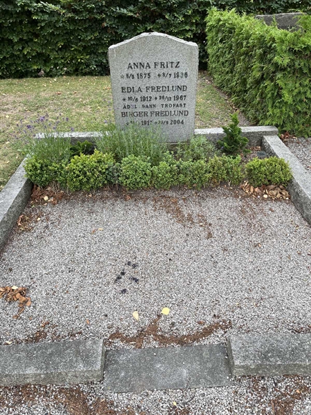Grave number: NK IX   266