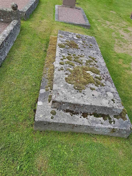 Grave number: 06 60412