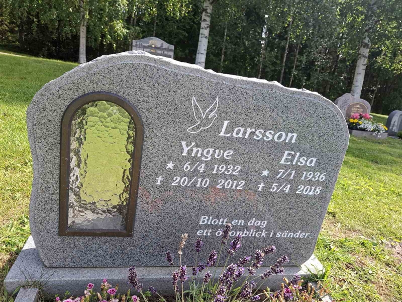 Grave number: 001 4  3694
