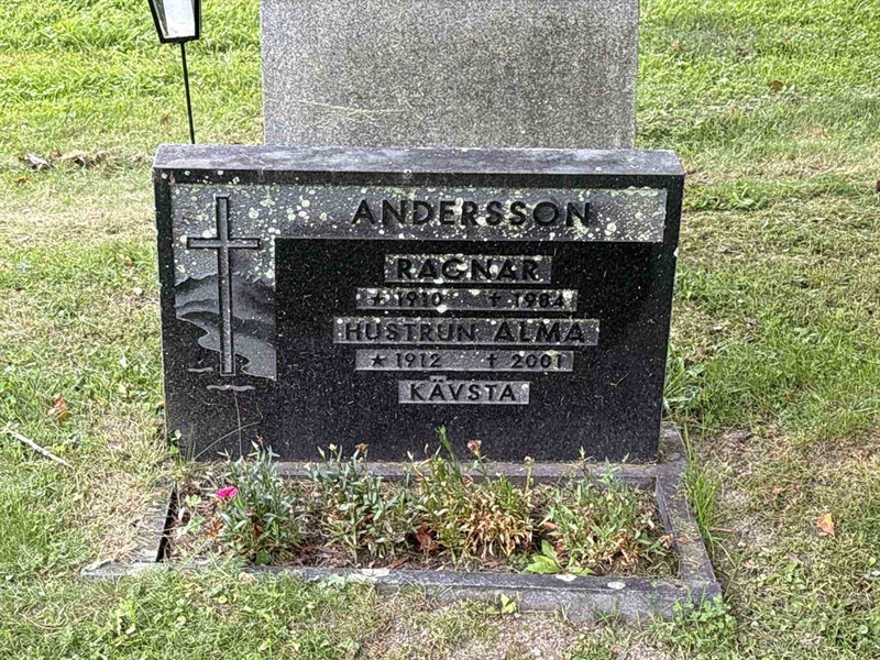 Grave number: IN 31   143-144