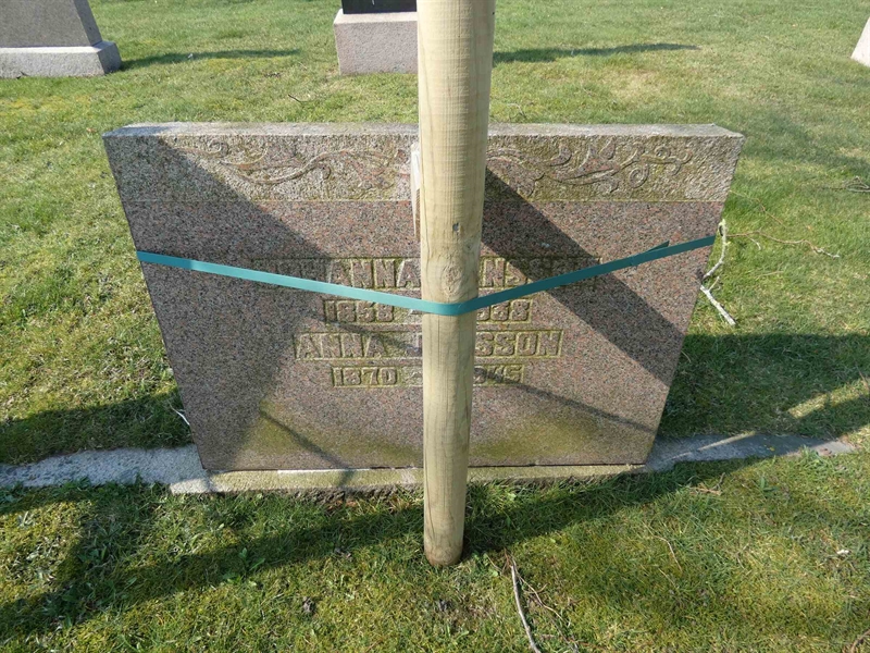 Grave number: EL 2     6