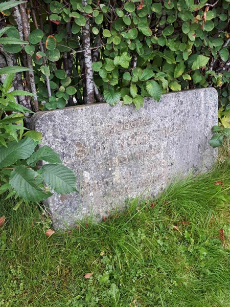 Grave number: NK F G   137